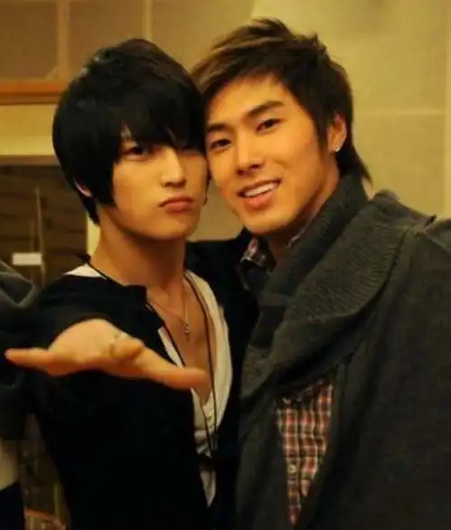 【图】郑允浩金在中粉红有哪些 郑允浩金在中关系如何