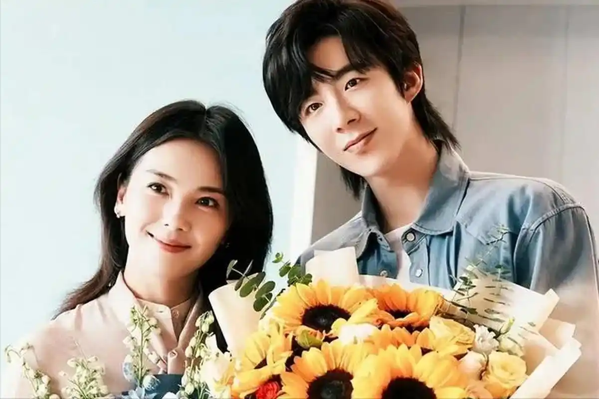 刘涛与小鲜肉拍吻戏,亲到腿软大笑不停,网友:看着都有点尴尬 近日