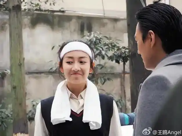 比杨幂背景还硬夜光剧本后不受影响王鸥的感情史挺复杂