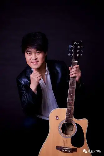 他就是周华健模仿秀全国总冠军——孟华健▲华健也给濉溪大市场送来了