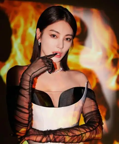 说到古力娜扎,大家首先想到的肯定是她那清新自然的样子.