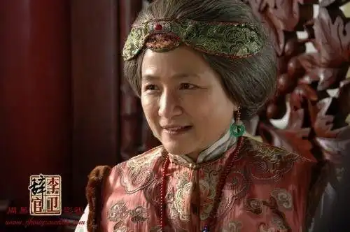 《杨门女将之军令如山》,再次饰演佘太君