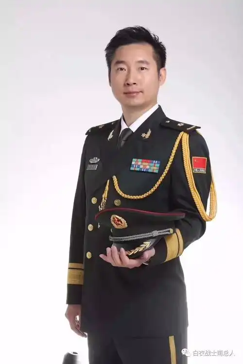 英姿飒爽的军医