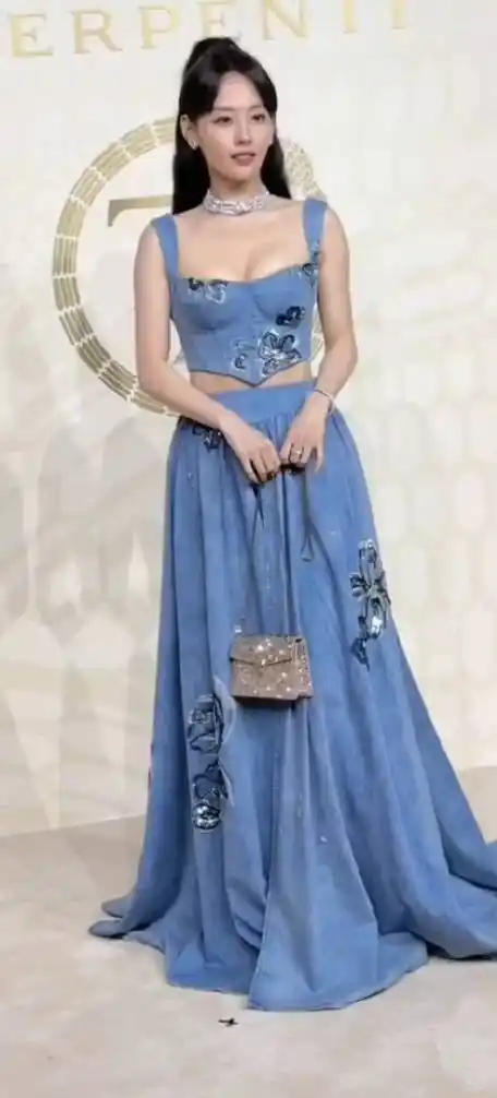 女明星张嘉倪现场晚礼服