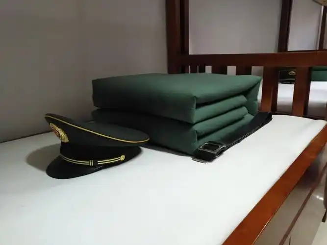 怎么样?这方块被子叠的不错吧!