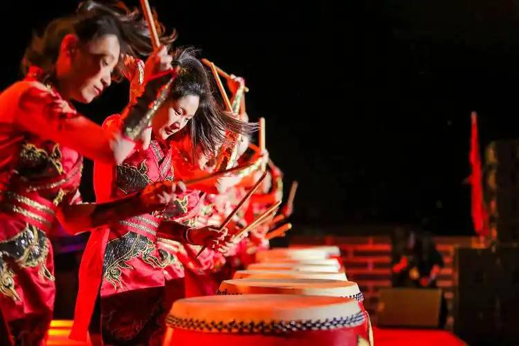 霸气开场,中国鼓韵震撼拳王现场