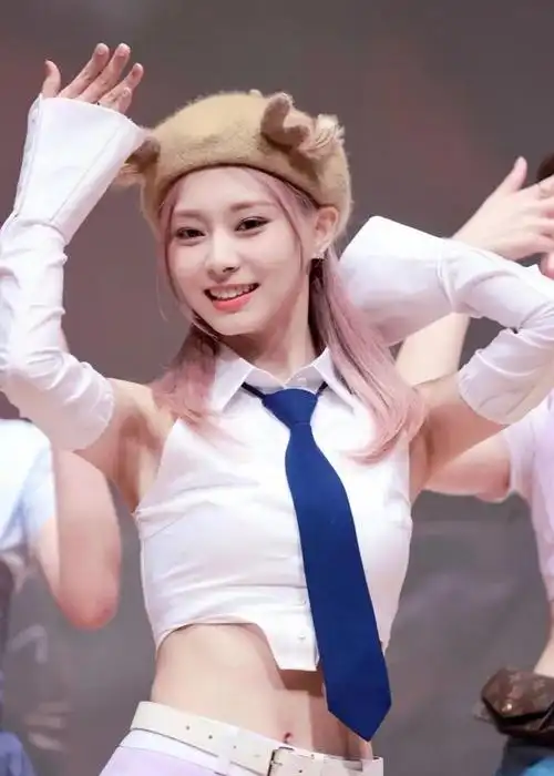 韩国女团twice的成员——周子瑜