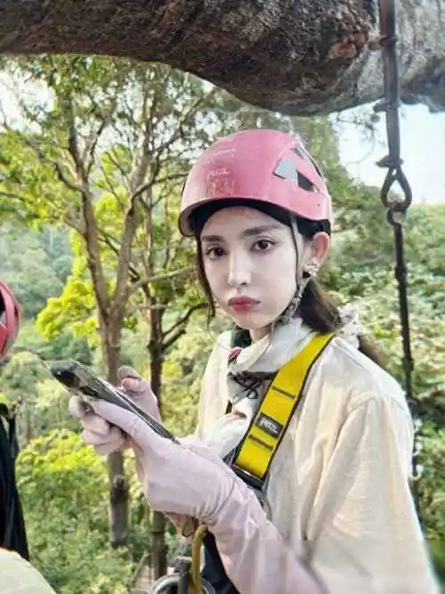 泳装火辣性感,女友视角心动如潮_李沁_照片_穿着