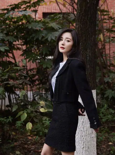 杨幂职业装出席华语青年电影周活动知性干练展ol女性风采