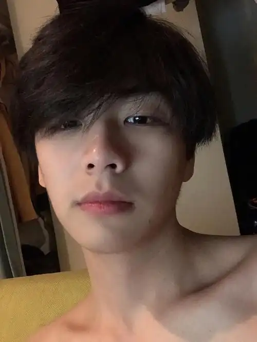 留长发的整个过程,我会把每个照片的拍摄时间标注一下,想留长发的男生