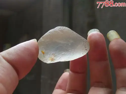 天然托帕宝石原石一颗