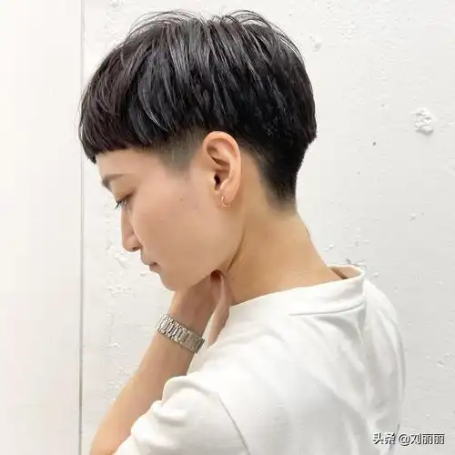 推边发型是女士发型当中比较短的一种发型.