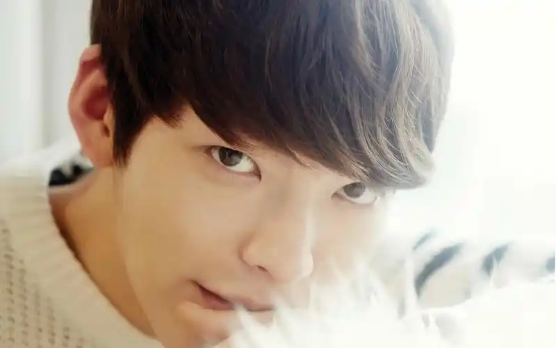 韩国帅哥金宇彬高清宽屏电脑桌面壁纸第二辑高清大图预览1920x1200