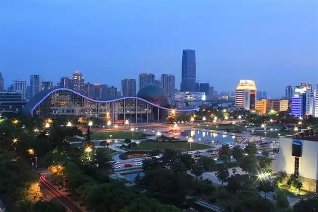 目前,江苏昆山已位列全国105个大城市之中(额外啰嗦一句,由无锡代管的