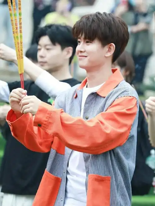 任嘉伦|乌鸦小姐和蜥蜴先生935.1新剧开拍