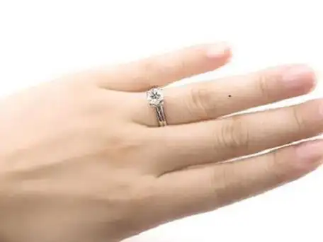 痣的位置与命运:无名指上有痣代表什么寓意