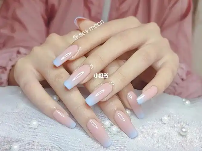 纯欲风长款甲片粉嫩baby蓝渐变美甲