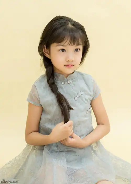 张涵予"女儿"写真曝光 可爱百变惹人爱