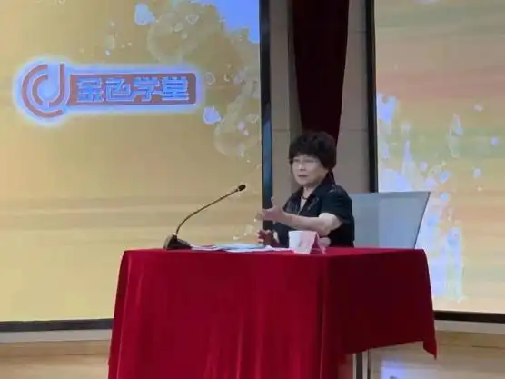 节目邀请上海市公益诚信大使蔚兰老师与观众共话养老.