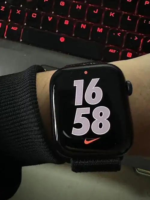 apple watch普通版也可以用nike表盘了!