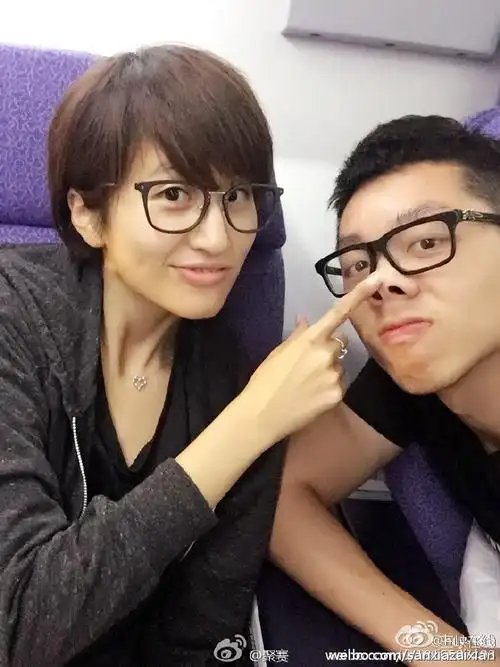 在杨宗纬的演唱会上,许昕向女友姚彦求婚成功!