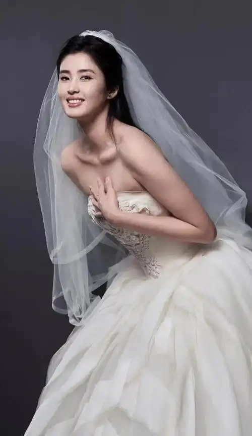 中国女足赵丽娜天使般的颜值