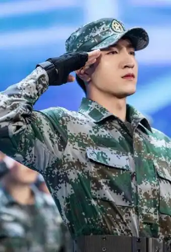 金瀚硬朗帅气军装舞台照图片89