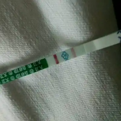 我同房半个月,有强烈姨妈感乳房胀痛,可是用大卫早早孕试纸测到了弱阳