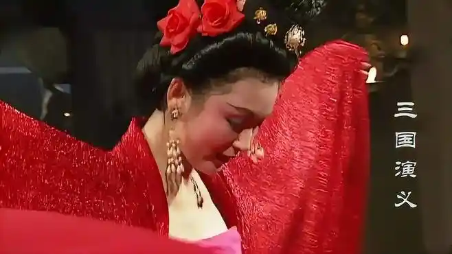 三国演义:陈红饰演的貂蝉,凭借一出红衣舞,征服老贼董卓!