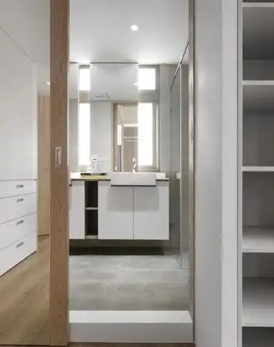 柜子 白墙——木纹 白色