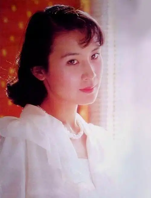 肖雄80年代气质美女为演戏离婚并拒绝美籍教授追求至今仍