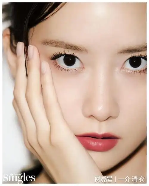 女子组合少女时代成员兼演员允儿又名"冰面照"展现了美貌