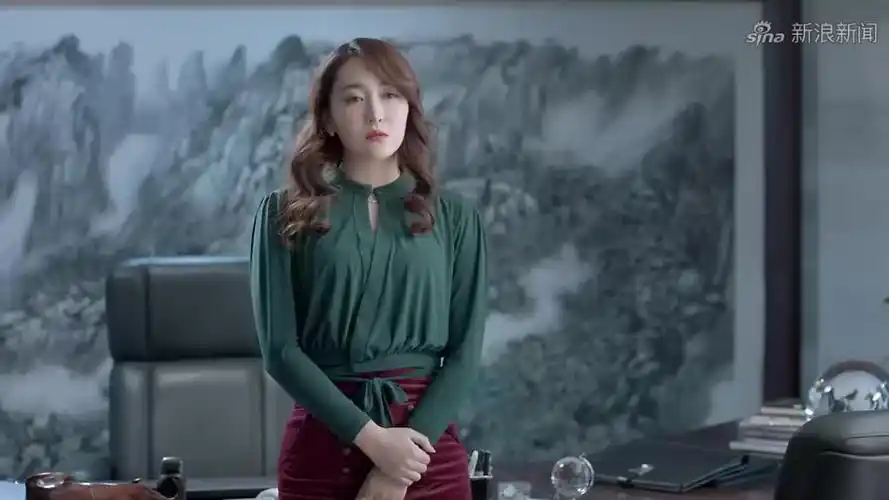 鸡毛飞上天:玉珠江河喝茶,玉珠正吃杨雪醋呢,江河一句话逗笑她