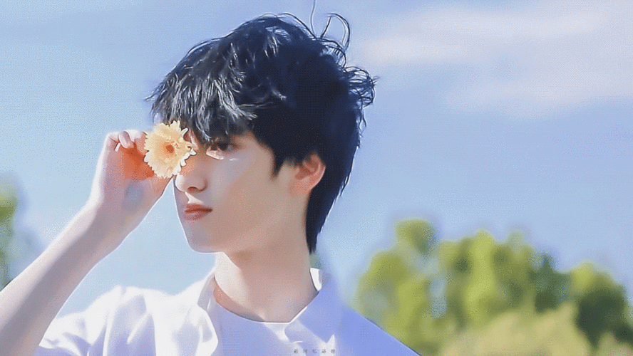 严浩翔笑起来有这么好看