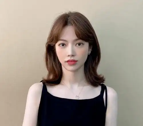 入秋必选的第一款锁骨发造型_刘海