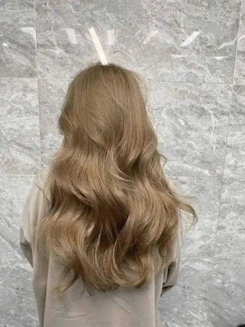 新年染什么发色最好看这六款奶茶棕色发色推荐给你