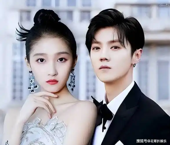 黄子韬徐艺洋官宣恋情,鹿晗关晓彤上热搜,鹿晗被赞是真正有担当