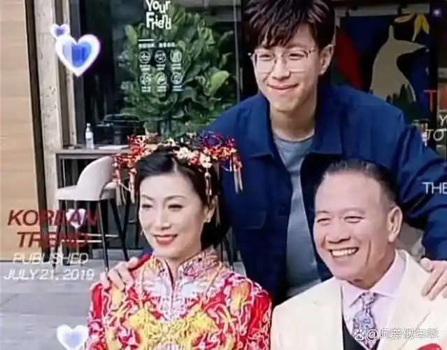 67岁万梓良现状:落魄商演,穿地摊货戴假珠宝,与周润发比太心酸