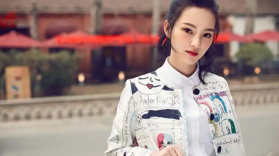 武汉大学女神(武大校花黄灿灿,《白发》古装造型吸睛,如今搭档杨紫