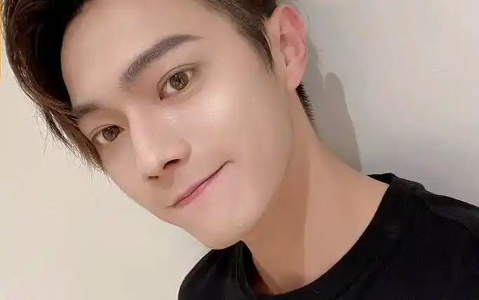 都是新帅照#许凯男神 #侧颜 #行走荷尔蒙 #治愈系笑容