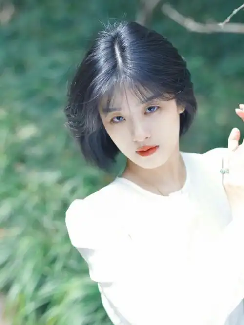 小个子女生今夏别再披头散发了!这几款发型太撩了!显高又显脸小!插图7