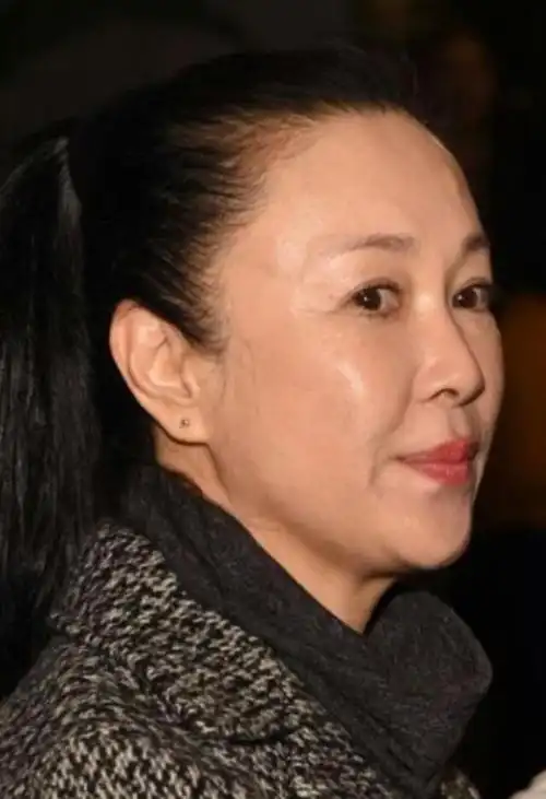 55岁傅艺伟近照曝光最美妲己如今却令人直呼认不出