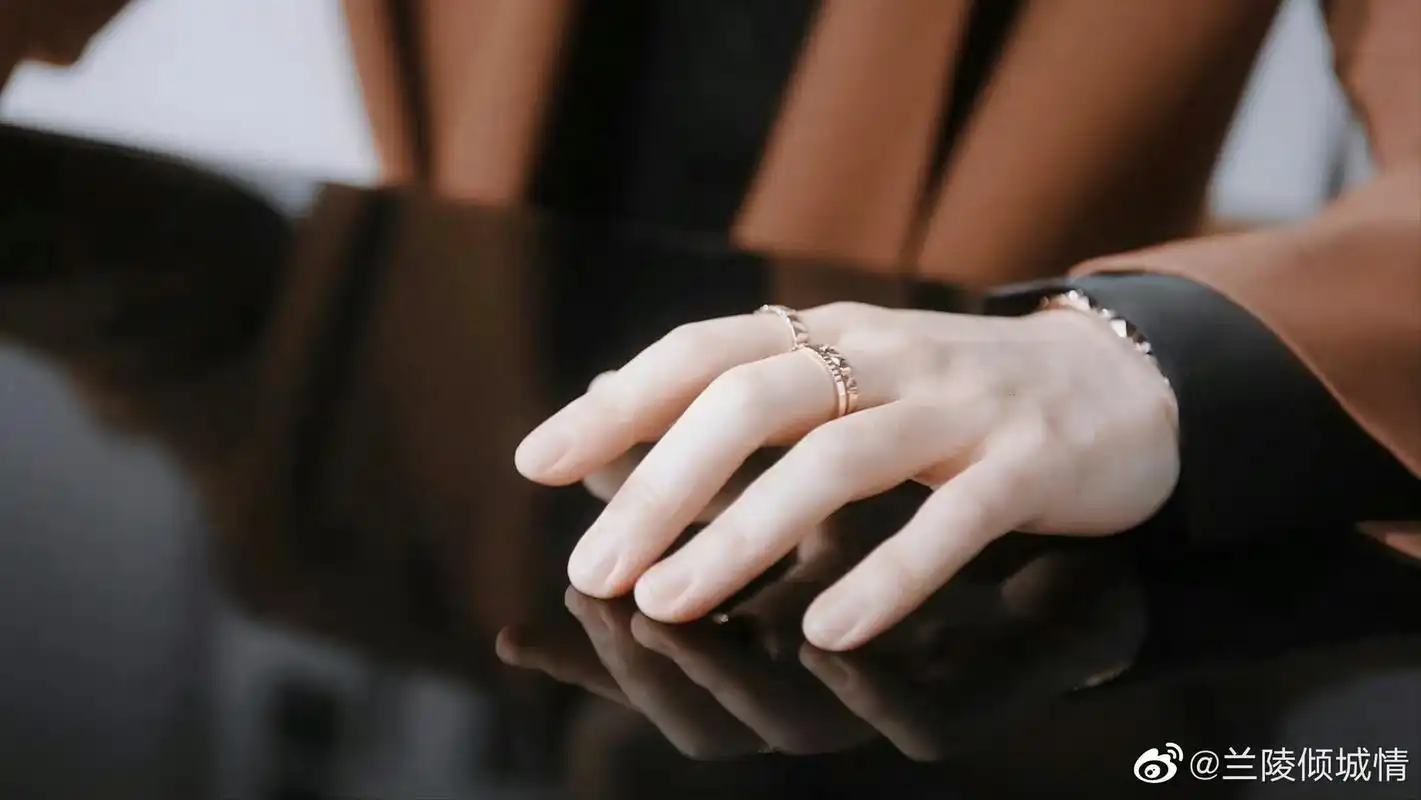 任嘉伦# 这个手很好牵