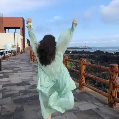 真人女头像小清新背影可爱风漂亮的一个人高清女生图片