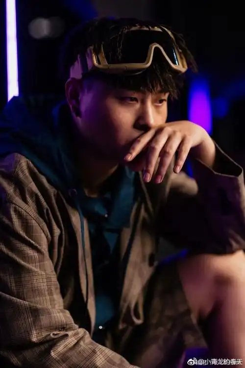 满舒克在参加《中国新说唱》前已经在圈内小有名气,歌曲的传唱度也