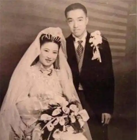 富家小姐等穷小子7年,只待他功成名就时结婚,等来的是妻儿满堂