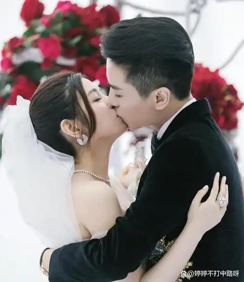 照气质超级适配,气氛很温柔林宥嘉和丁文琪的婚纱照看上去就是生活日