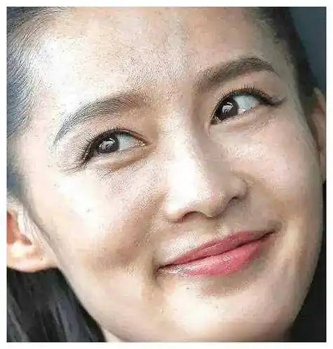 明星不用p图脸部细纹肿胀粗腿皮肤变黑还认得出ta吗