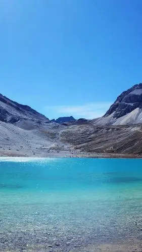 蓝色天空湖水风景h5背景