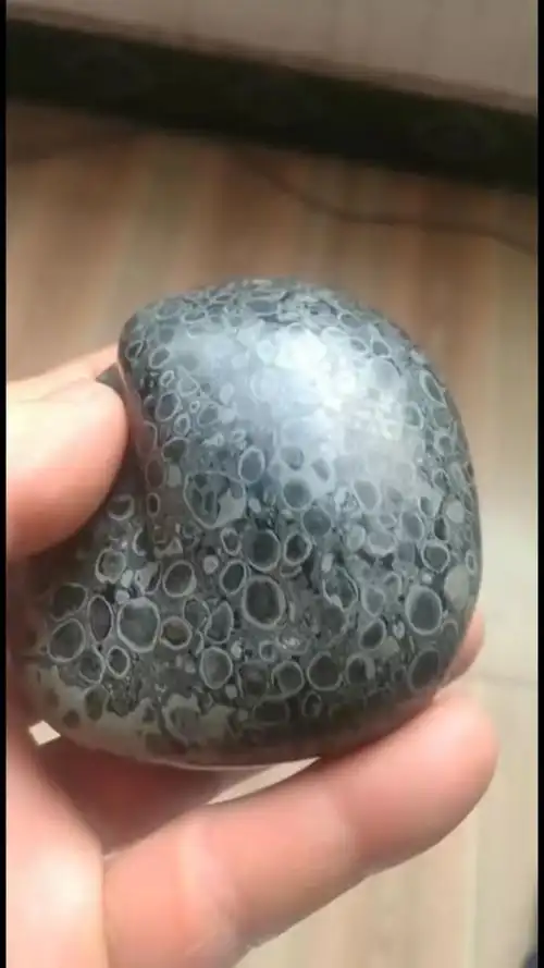 非常漂亮的雅安五彩球粒陨石